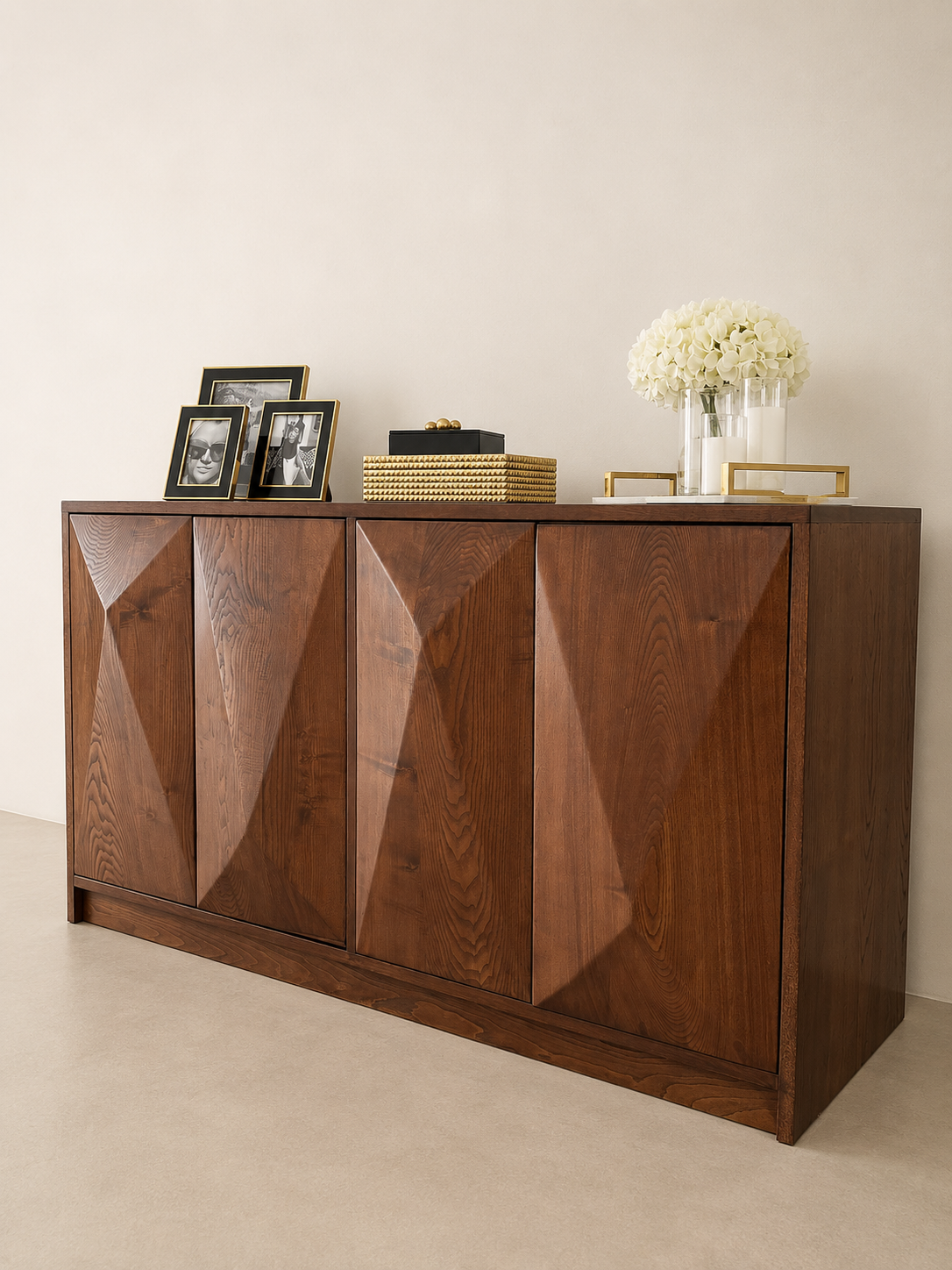 Comò in Rovere Naturale con 4 Ante Push-Pull – Design Geometrico