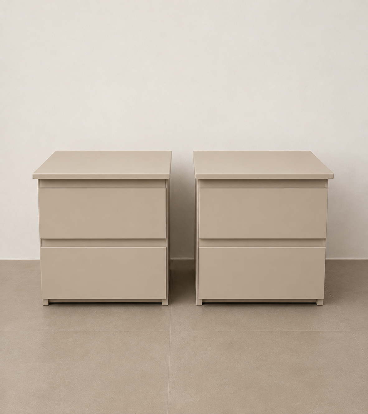 Coppia di comodini moderni in MDF.