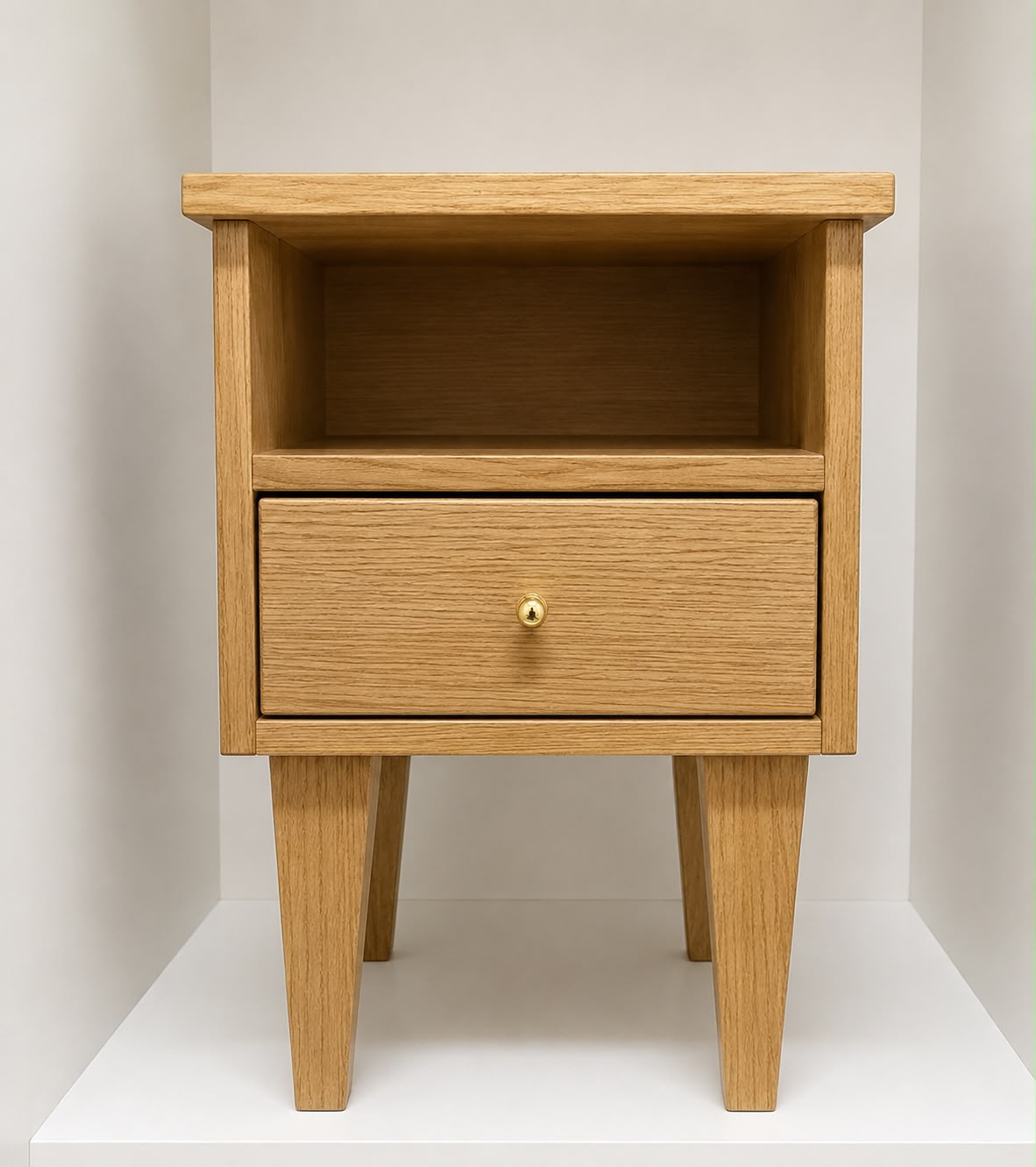Comodino in legno noce